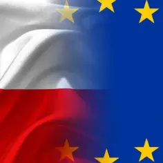 Flaga Polski i Unii Europejskiej symbolizują moment, kiedy Polska weszła do UE.