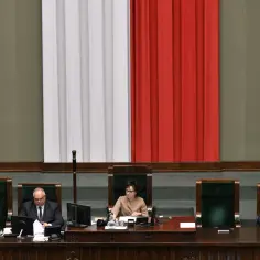 Trójpodział władzy w praktyce: marszałek i dwaj wicemarszałkowie obradują w Sejmie RP.