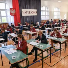 Kiedy się zaczynają matury? Odkryj ważne daty i terminy egzaminów