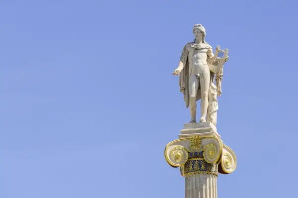 Grecki bóg słońca - Helios czy Apollo? Dowiedz się, jak ich nie mylić